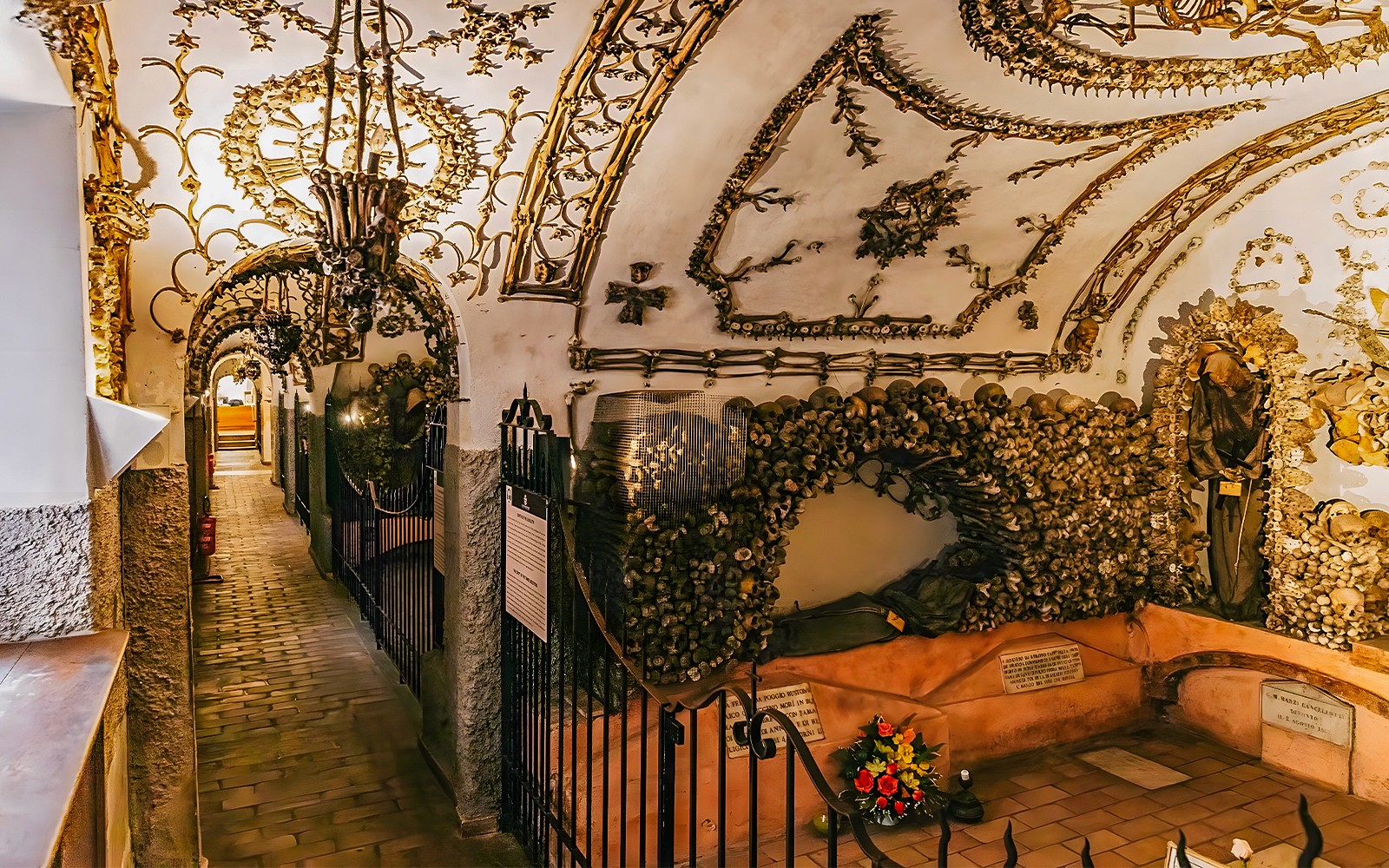 Capuchin Crypt, Christian Catacombs & San Martino ai Monti Tour with Transfers