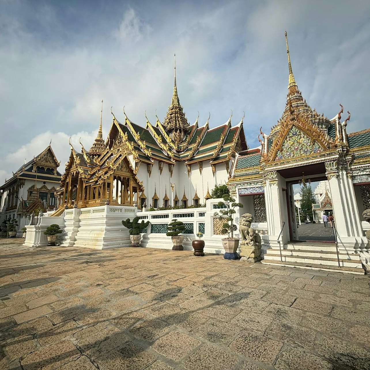 Bangkok: 3 Major Royal Temples Walking Tour