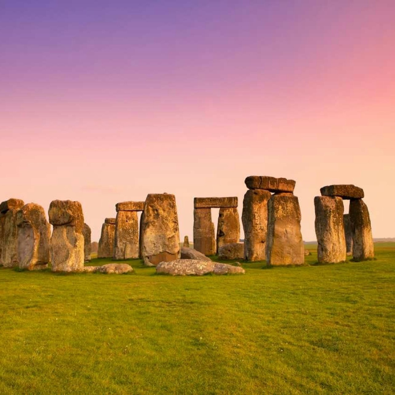 Stonehenge & Stone Circles of Avebury: Guided Day Trip from London