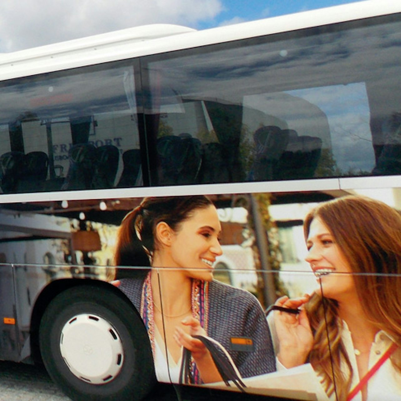 Roundtrip Transport: Freeport Outlet Shopping Express from Lisbon