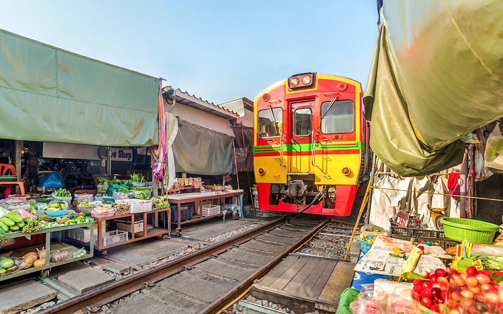 Damnoen Saduak Floating Market & Maeklong Railway Market Full-Day Guided Tour