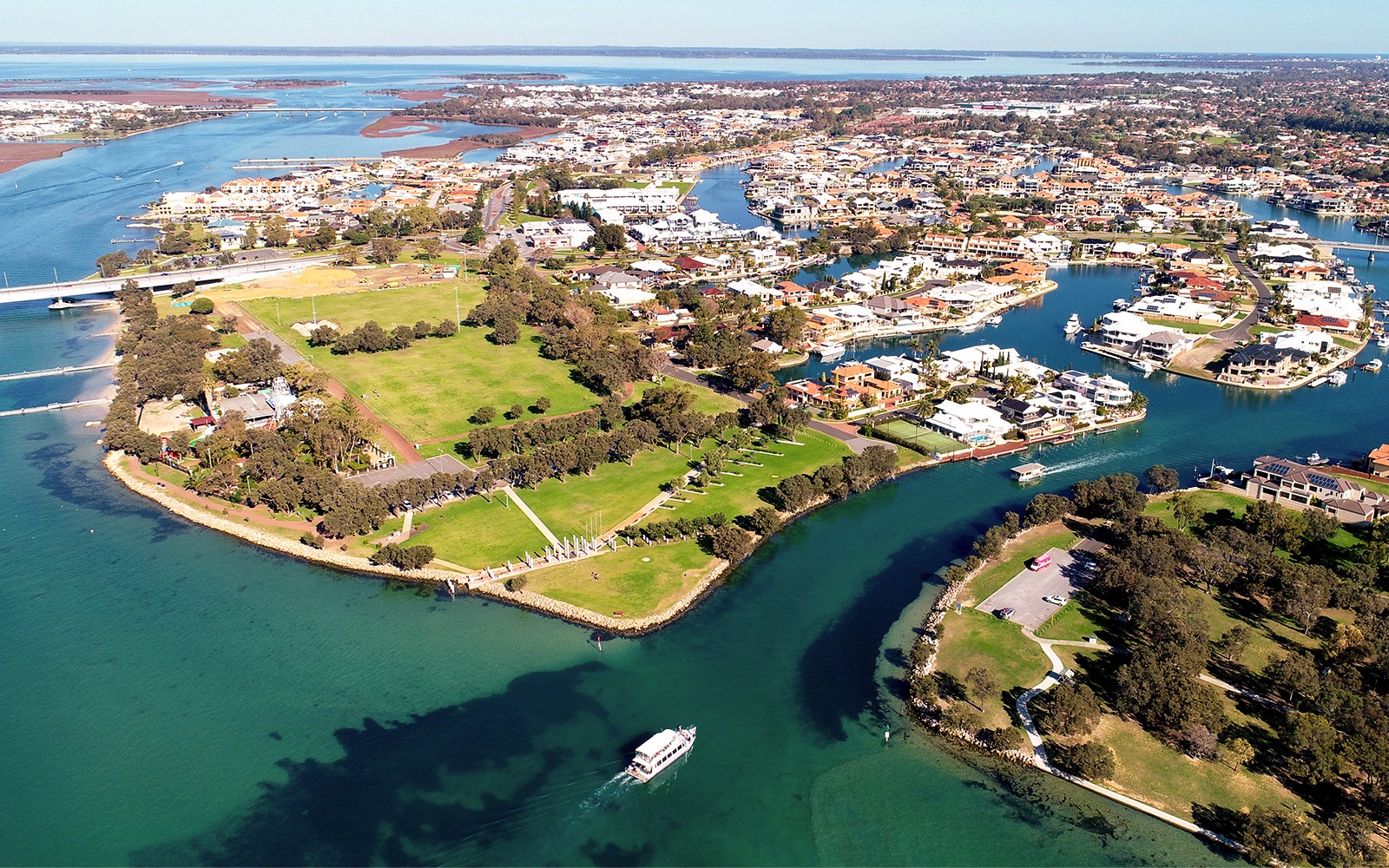 From Mandurah: Scenic View Dolphin Cruise