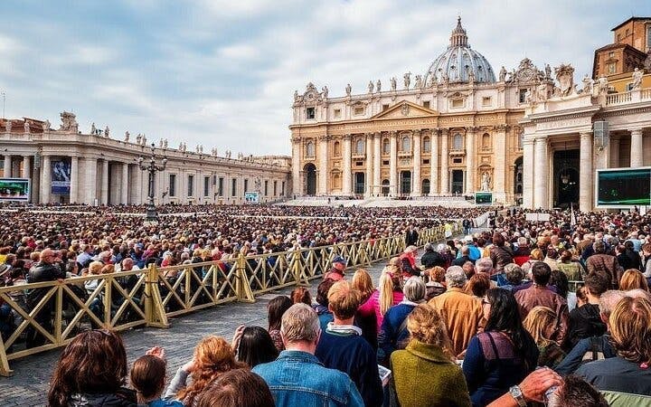 Vatican Papal Audience Small-Group Private Tour with Reserved Access