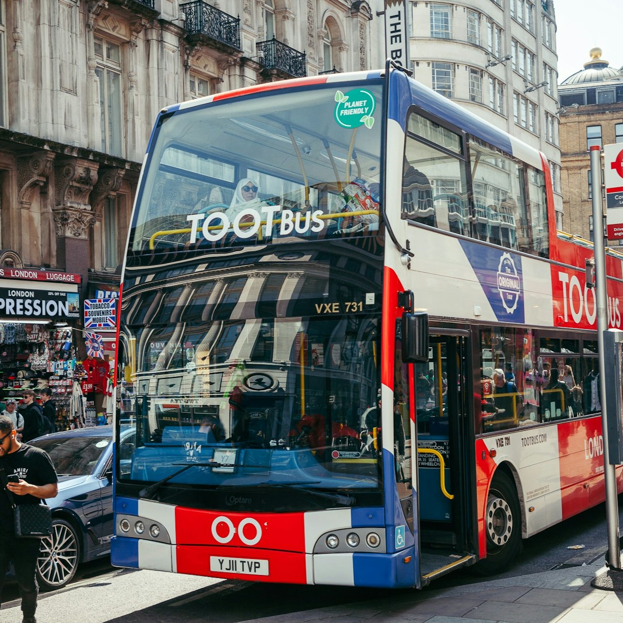 London: Tootbus Hop-on Hop-off Tour + Thames River Cruise