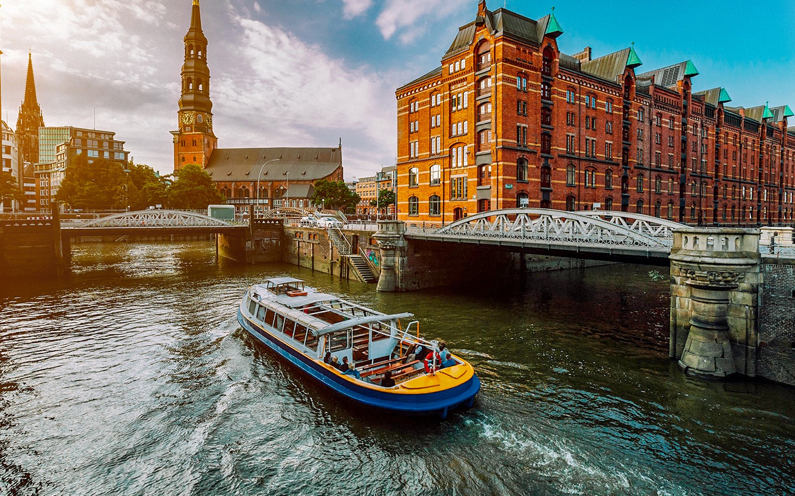 2-Hour Harbor Cruise in Hamburg with Live Commentary in German — gallery 3