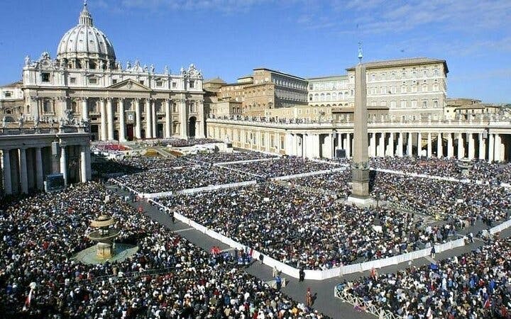 Vatican Papal Audience Reserved Spot Small-Group Guided Tour Spain