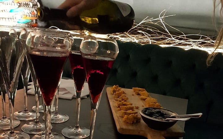 London Cheese Tasting Guided Walking Tour with Cheese Samples and Wine visitor view at DUBAI