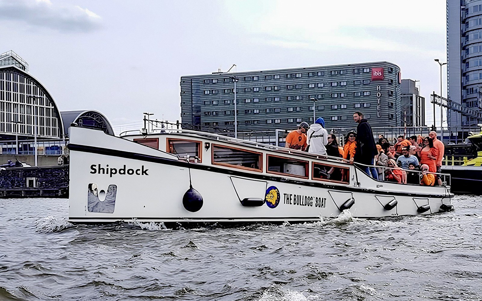 Amsterdam: 1-Hour Smoke-Friendly Cruise with 2 Drinks on Semi-Open Boat — gallery 3
