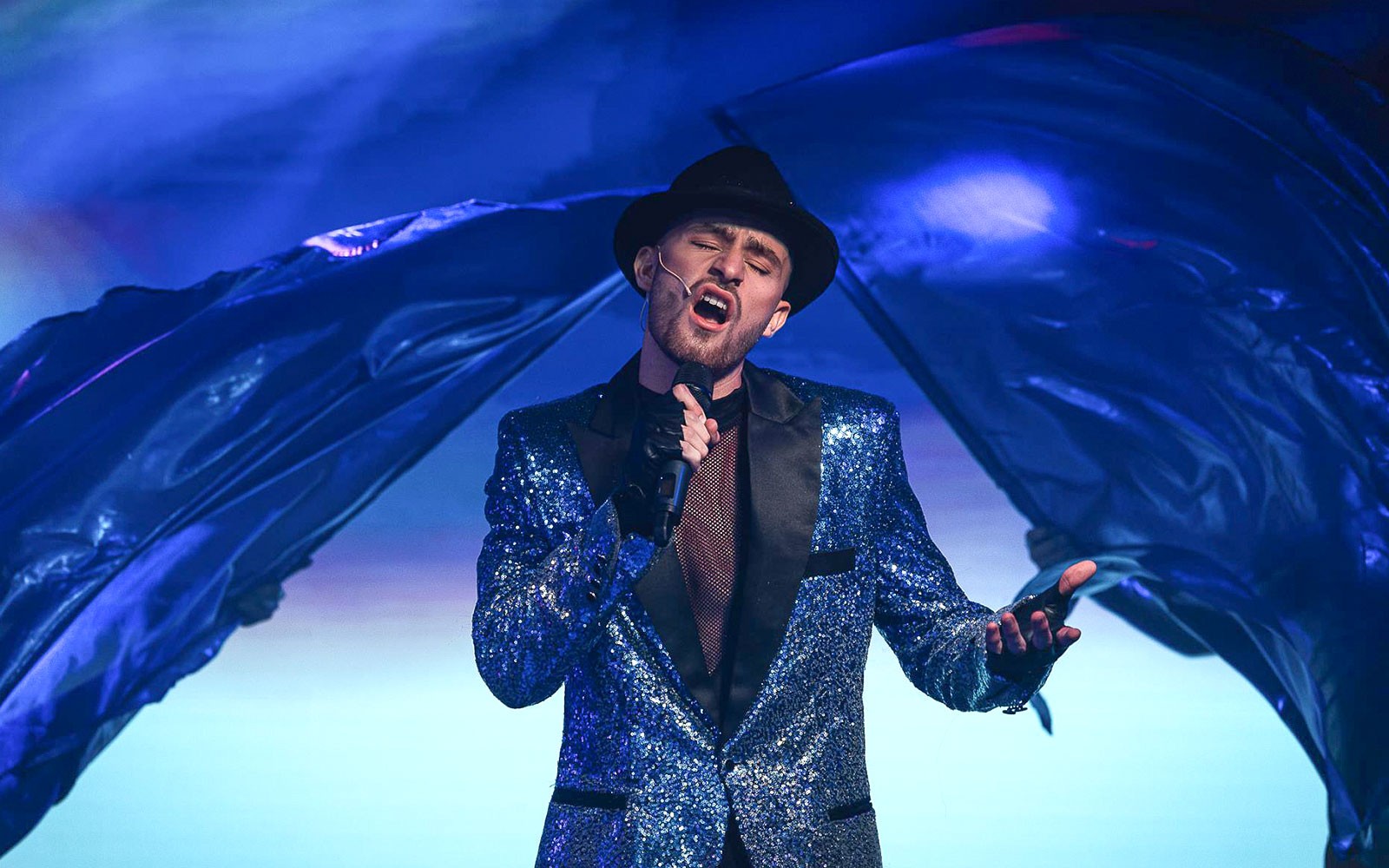 Prague Cabaret Show Tickets with 4-Course Dinner — gallery 4