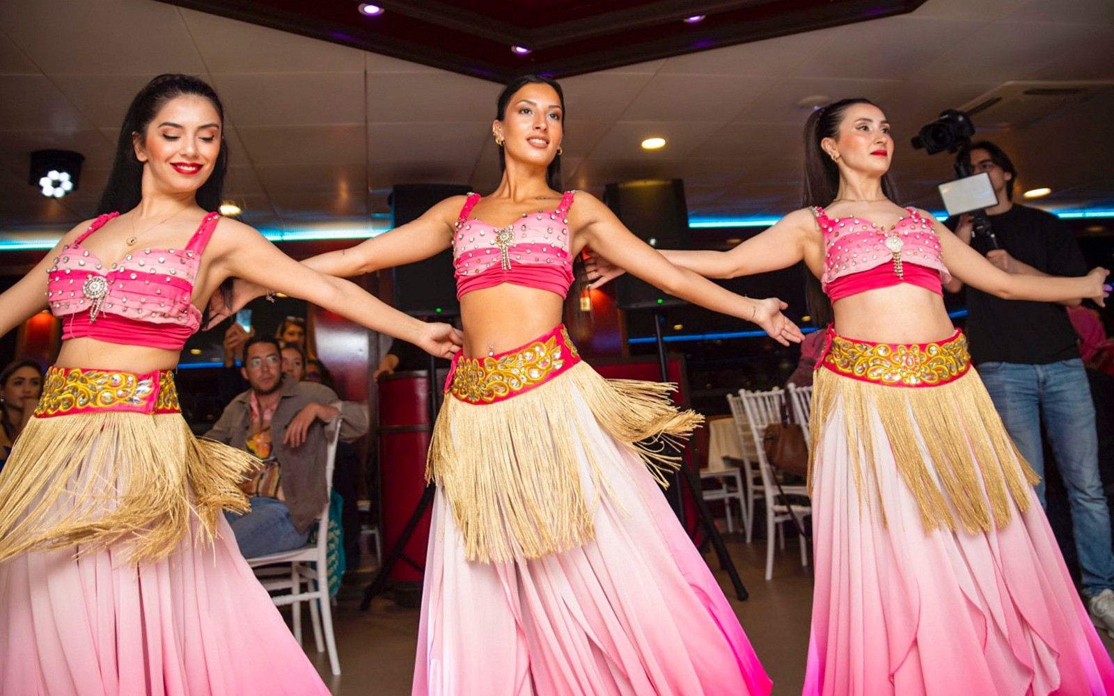 Bosphorus Dinner Cruise with Shows & Unlimited Drinks — gallery 3