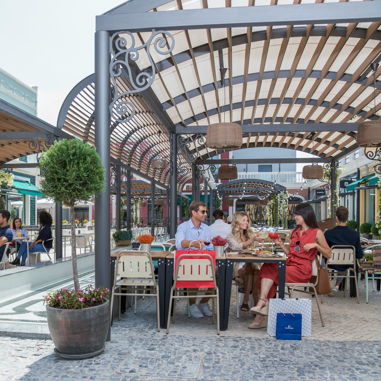 Roundtrip Transport: Freeport Outlet Shopping Express from Lisbon