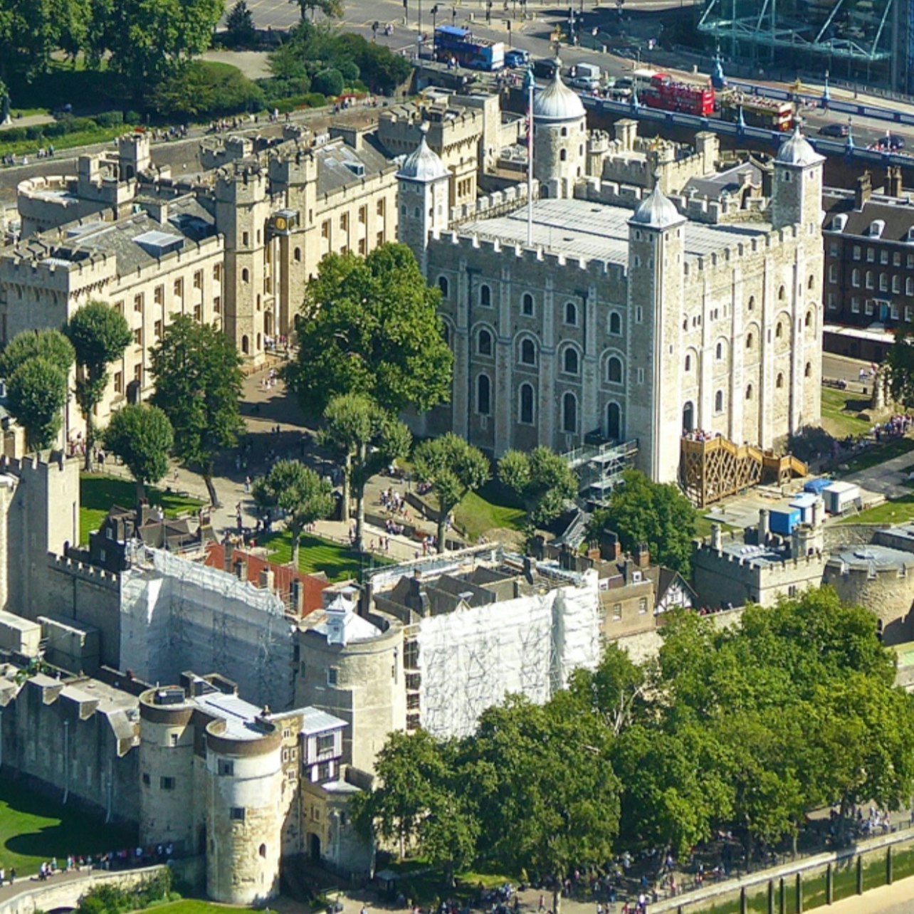 London: Westminster Guided Walking Tour + River Cruise + Tower of London Entry