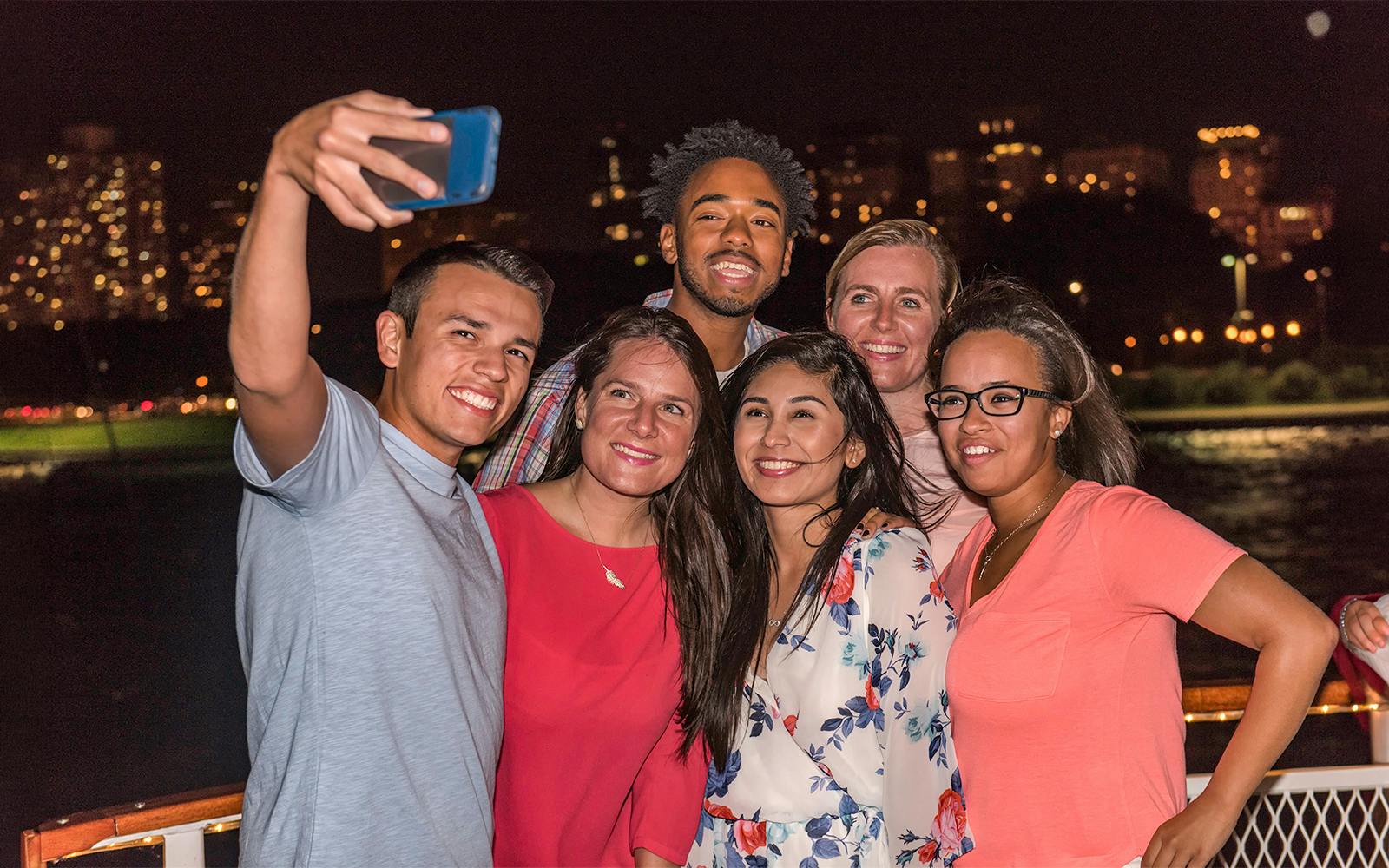 Chicago at Night: River & Lake Sightseeing Cruise by First Lady