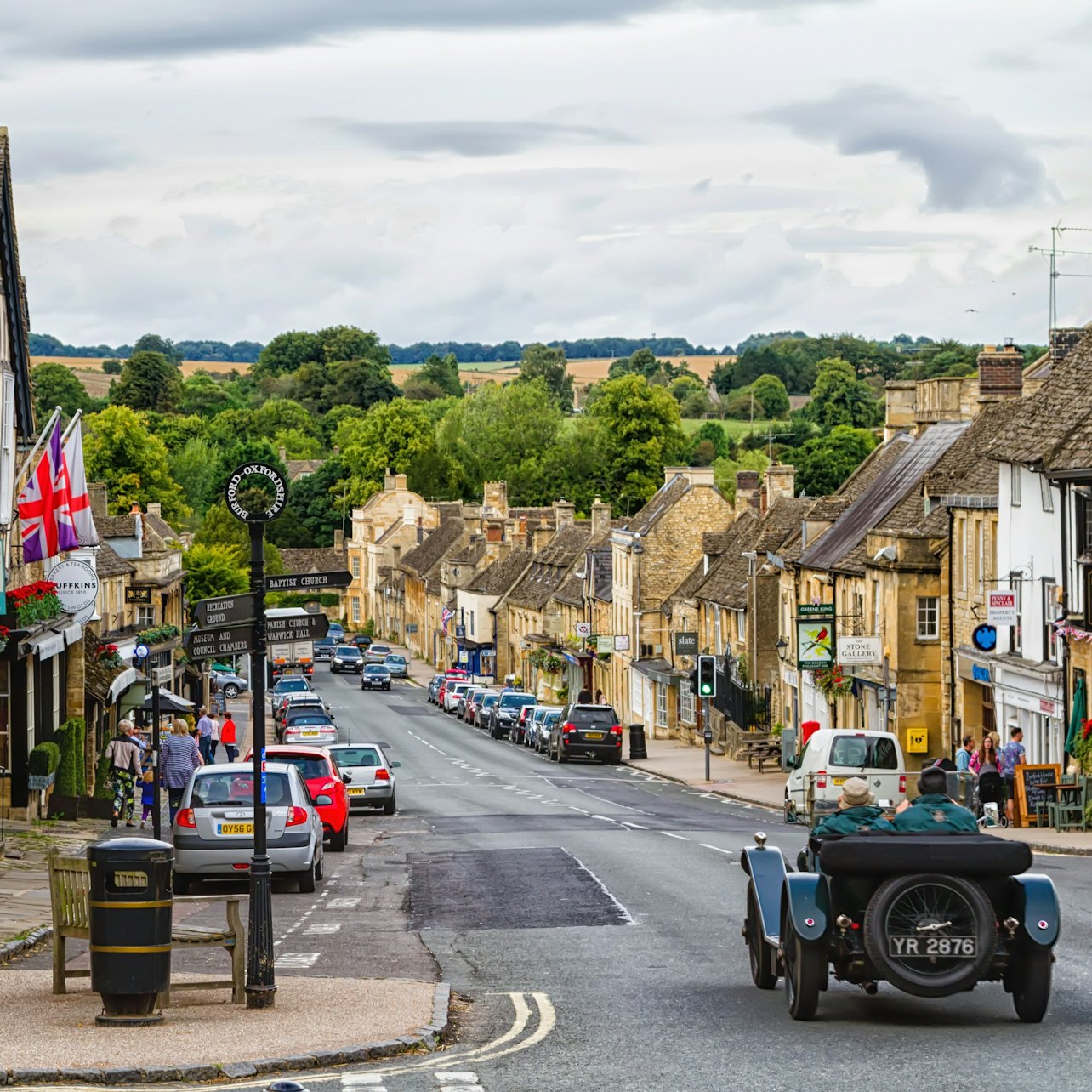 Cotswolds: Guided Day Tour from London + Lunch visitor view at Cotswold Tours from London