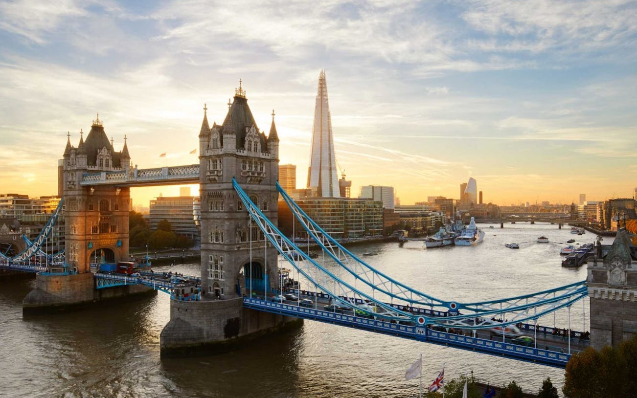 London Christmas Lights Afternoon Tea Bus: Premium Seats - venue or experience setting
