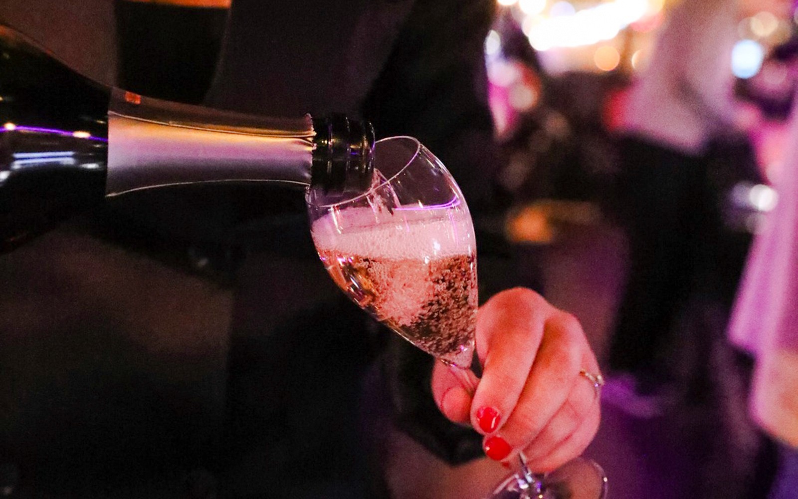 From Arc de Triomphe: Bus Toqué Signature Dinner with Paris Views