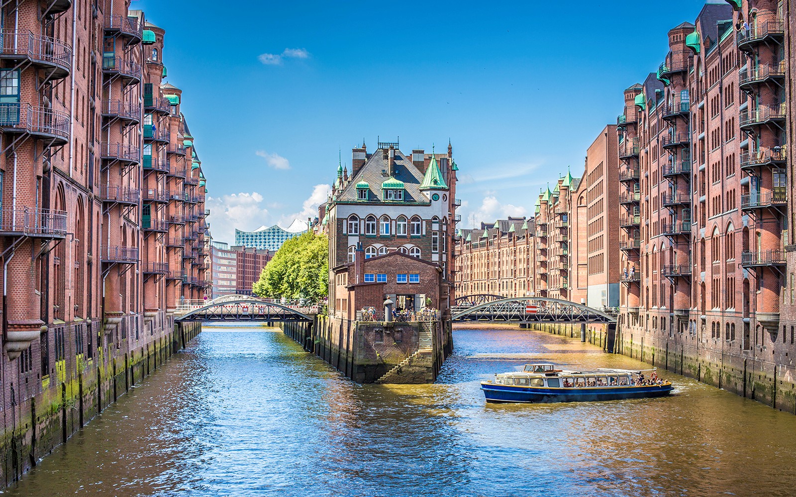 2-Hour Harbor Cruise in Hamburg with Live Commentary in German — gallery 2