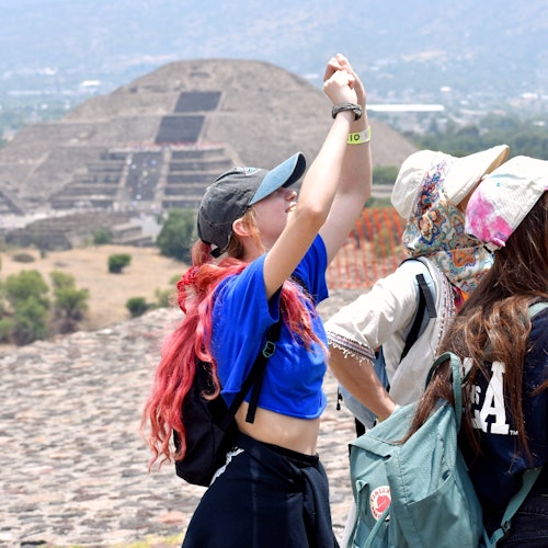 Teotihuacán Pyramids Excursion and Hot Air Balloon Flight