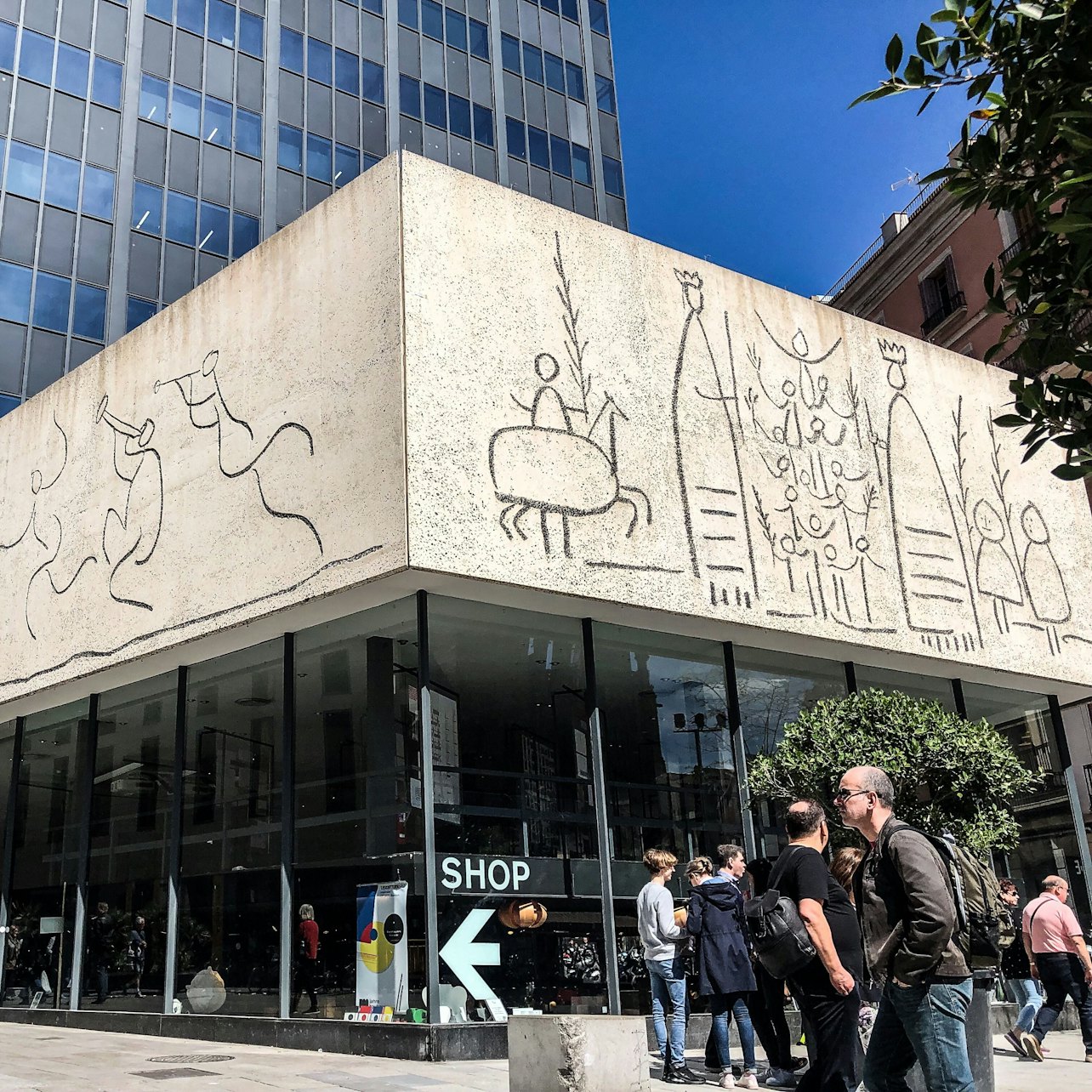 Barcelona: Picasso Museum Skip The Line Ticket + City Walking Tour