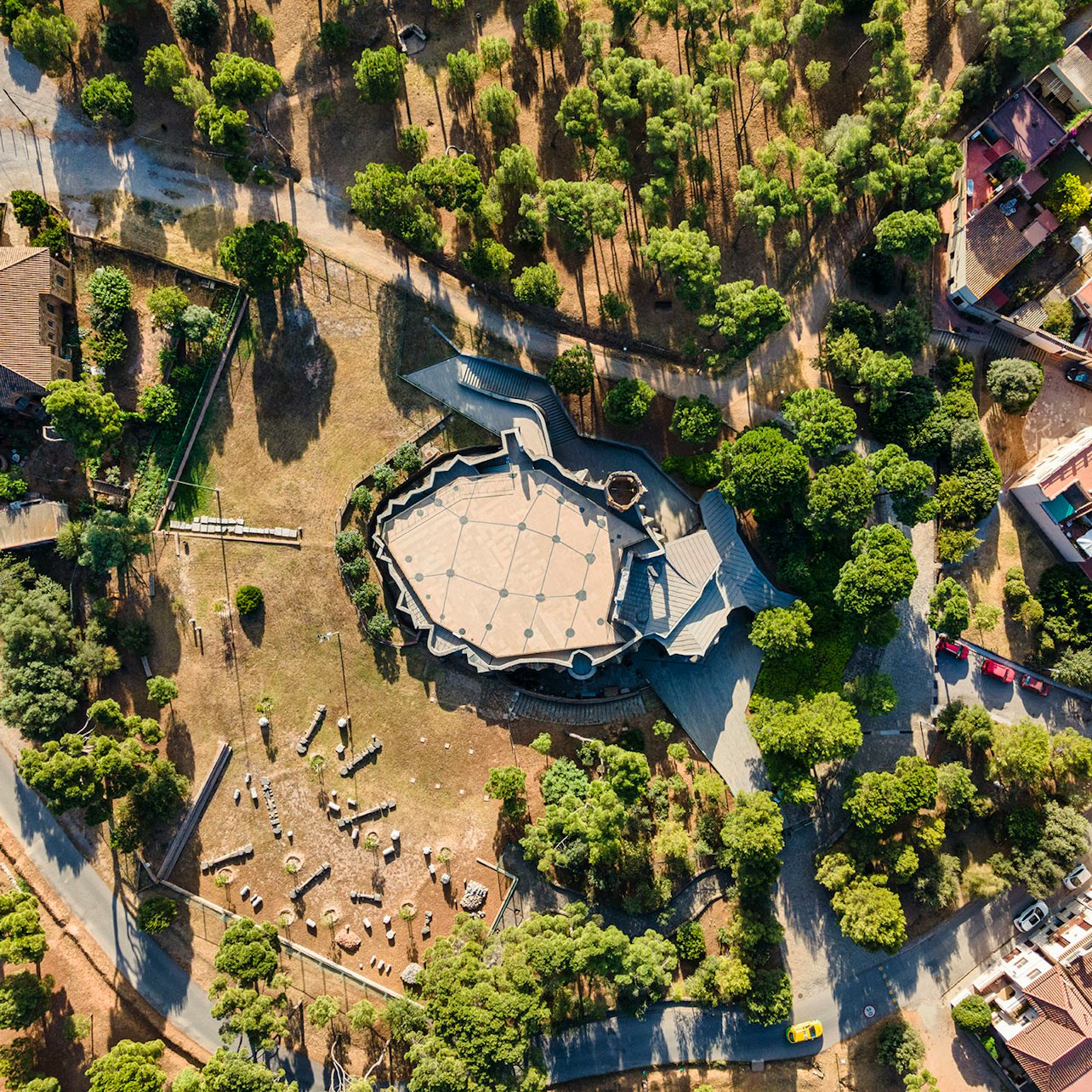 Gaudí's Crypt and Colonia Güell: Guided Tour