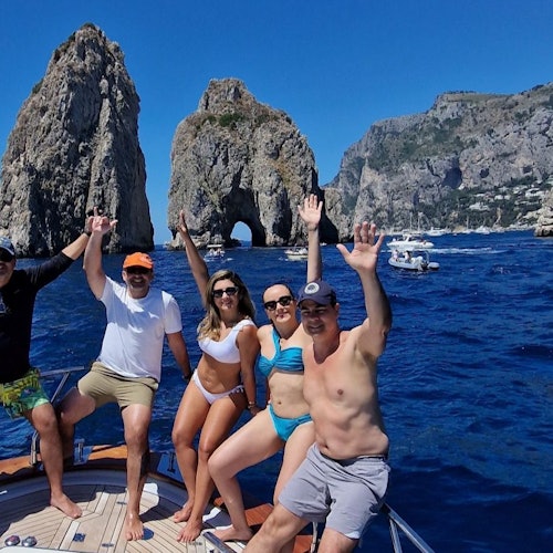 Capri: Hidden Swim Spots Private Boat Tour