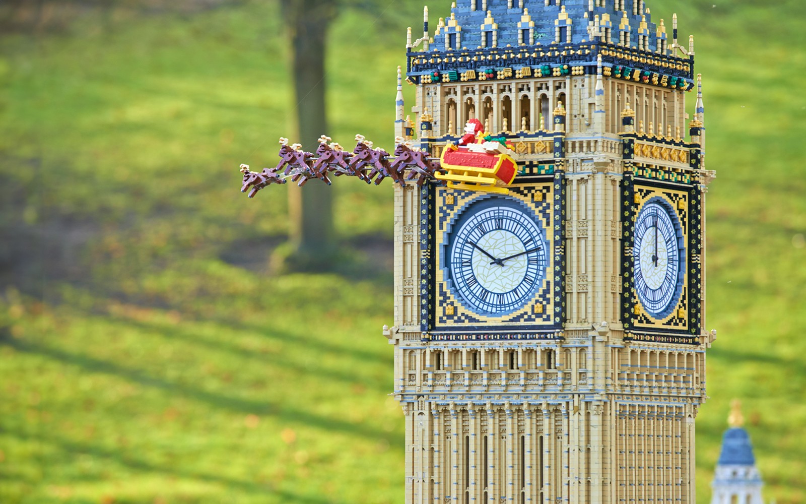 Christmas at LEGOLAND® Windsor Resort — mobile