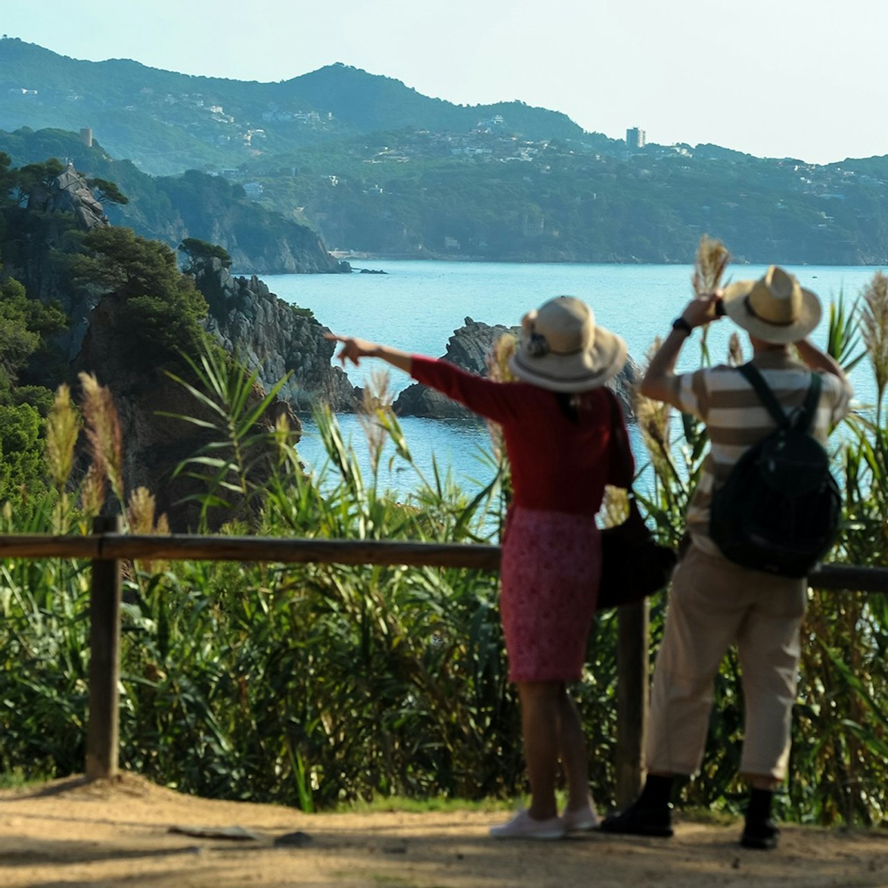 Costa Brava: Small Group Tour with Lunch from Barcelona