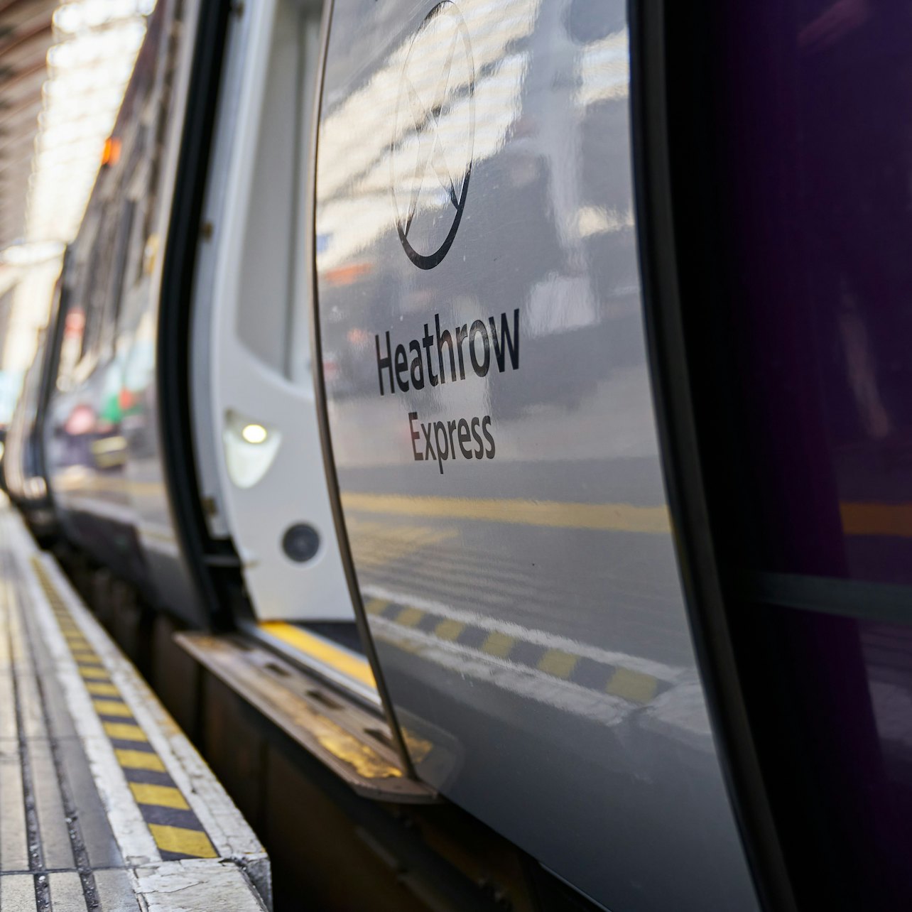 London: Express Train To/From Heathrow Airport & Paddington