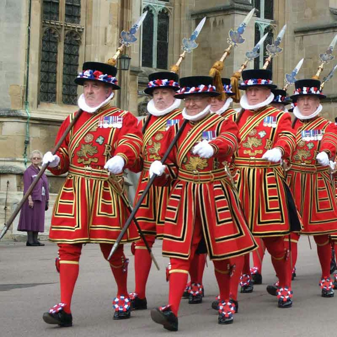Tower of London: Early Guided Tour + Crown Jewels & Opening Ceremony