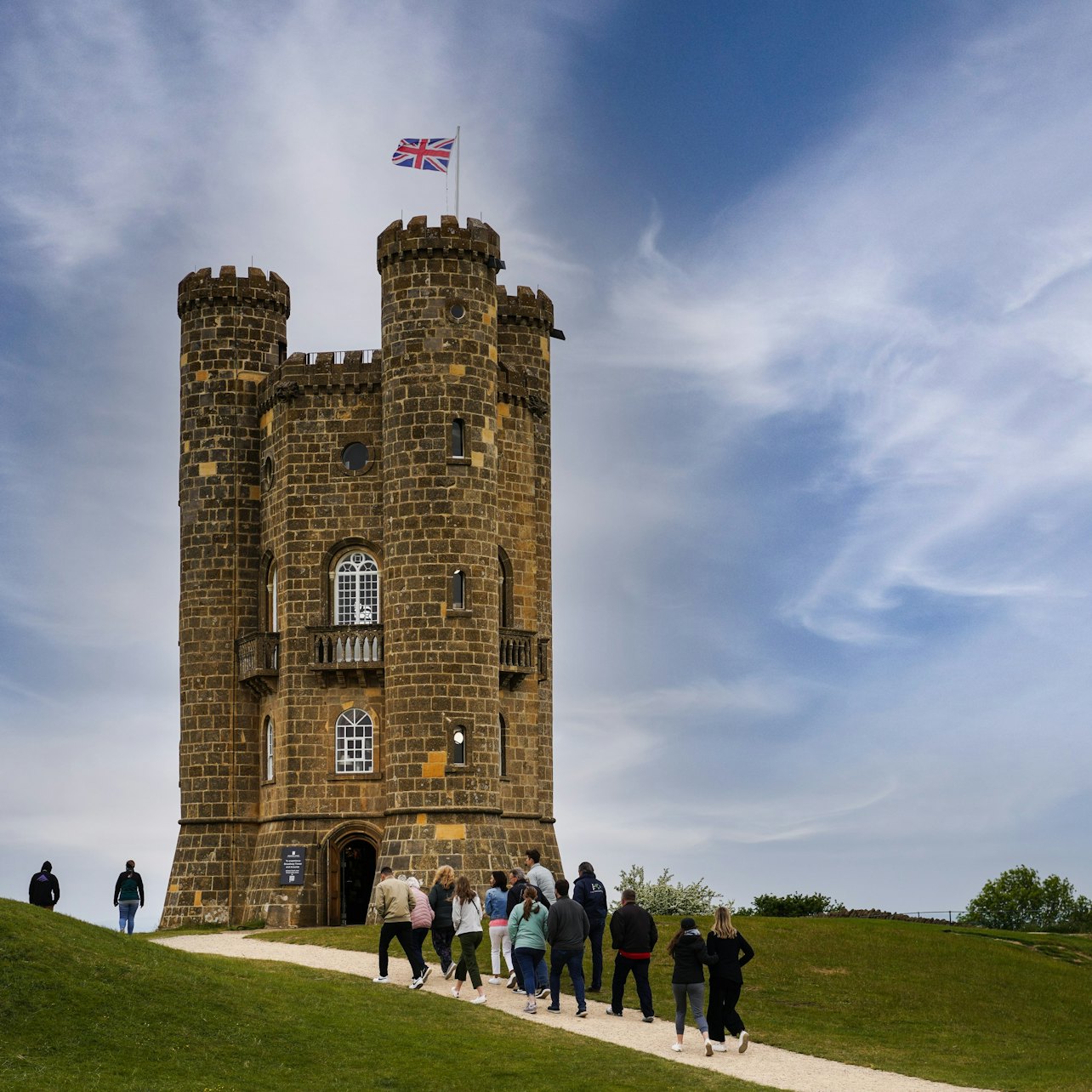 Stonehenge, Glastonbury Abbey & Avebury: Guided Day Trip from London — gallery 2