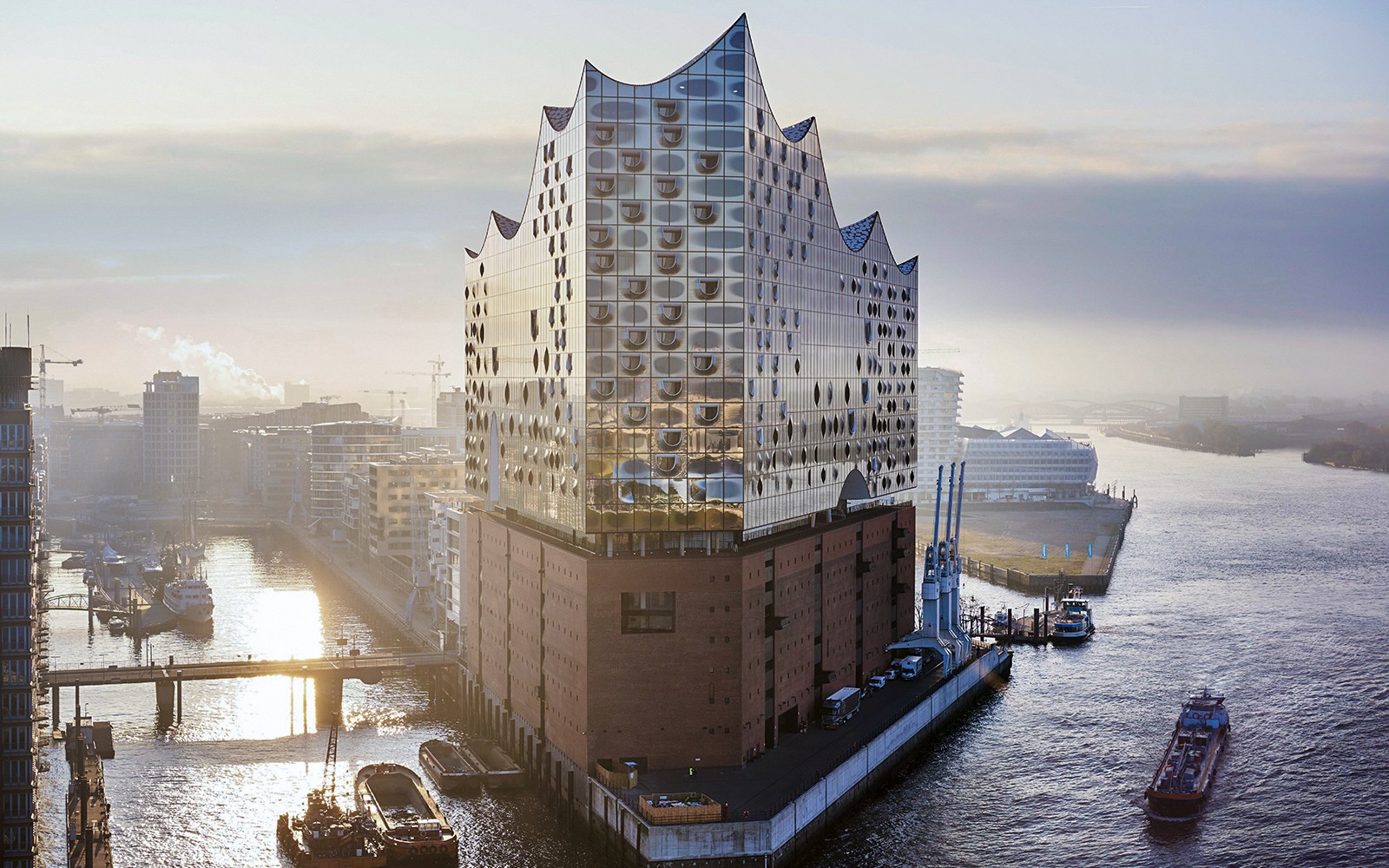 Hamburg: Elbphilharmonie Guided Tour with Access to the Plaza