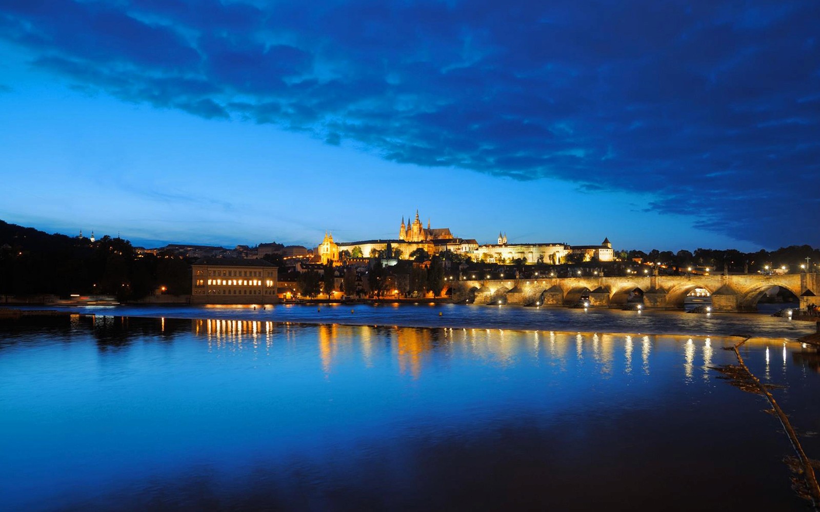 Prague Evening River Cruise with Prosecco — gallery 3