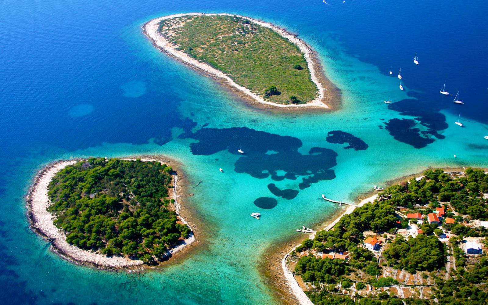 From Split: Blue Lagoon, Duga Bay & Trogir Boat Tour with Snorkeling