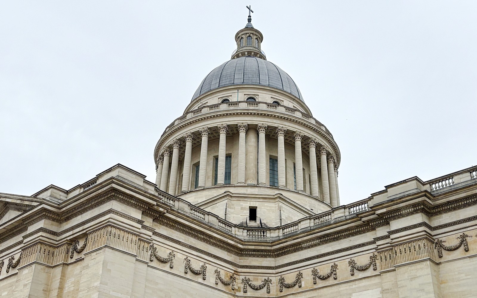 Paris Self-Guided Treasure Hunt: From the Panthéon to the Louvre