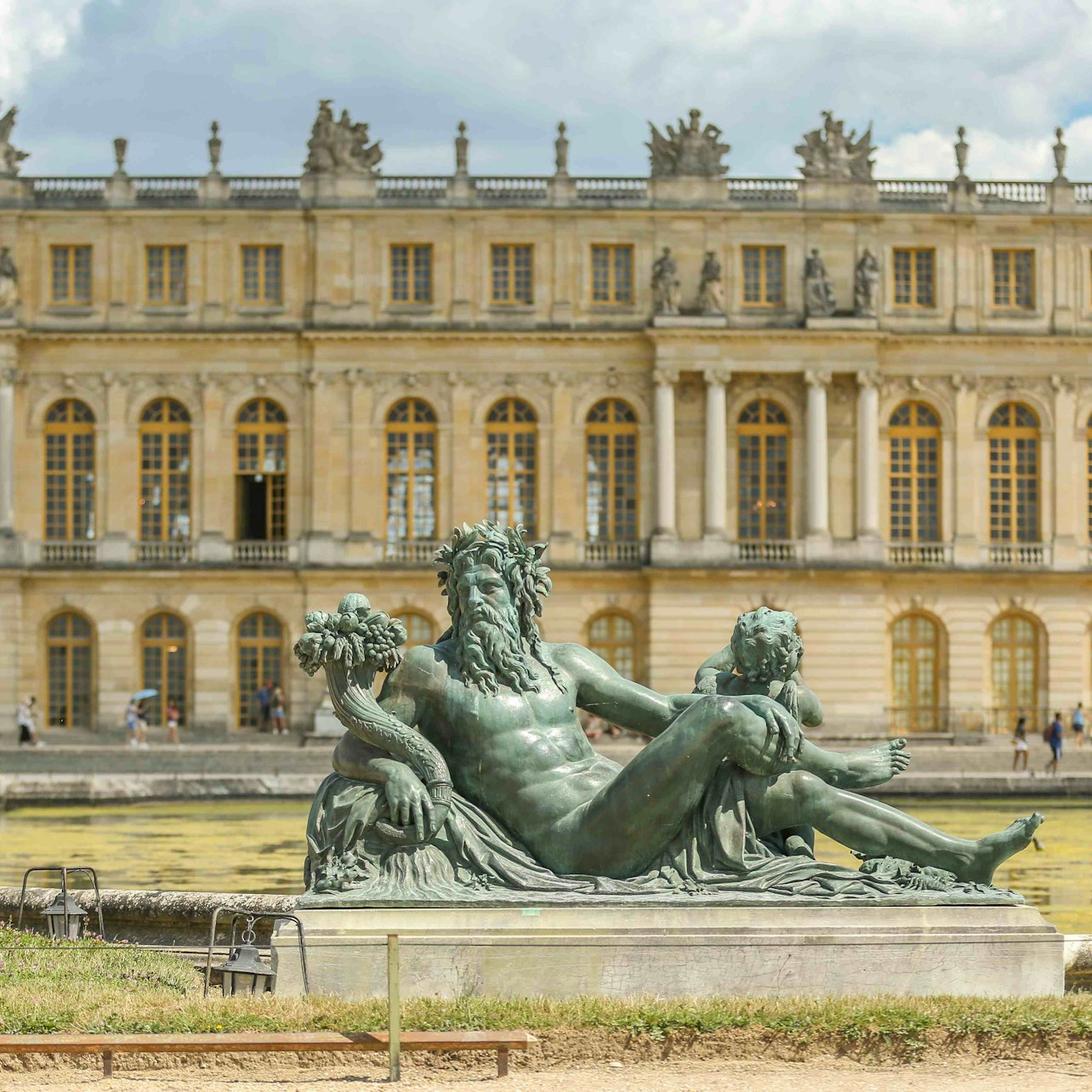 Palace of Versailles: Roundtrip Transport Only
