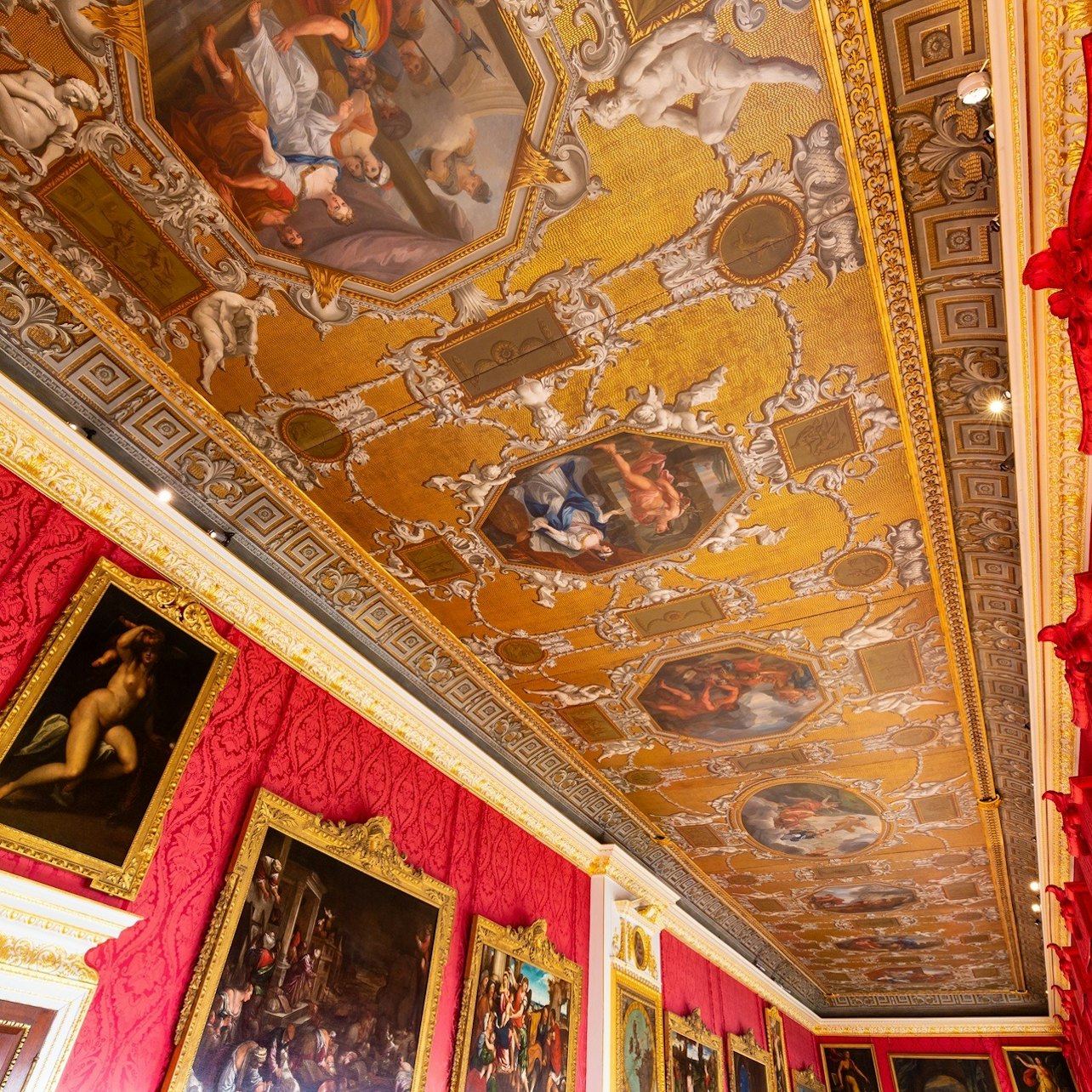 London: Guided Walking Tour + Changing of the Guard + Kensington Palace Entry — gallery 5
