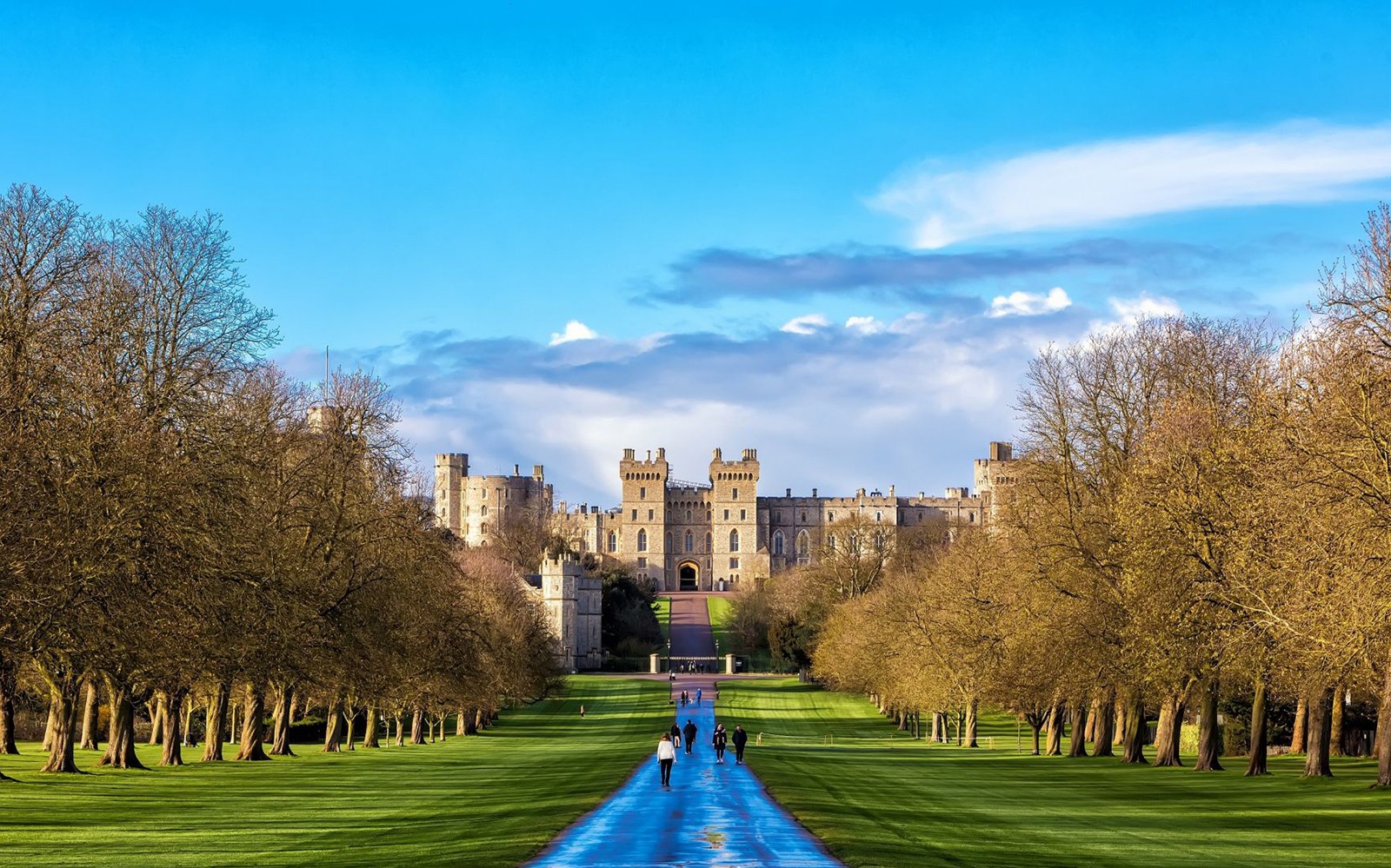 From London: Stonehenge Inner Circle Access & Windsor Day Trip