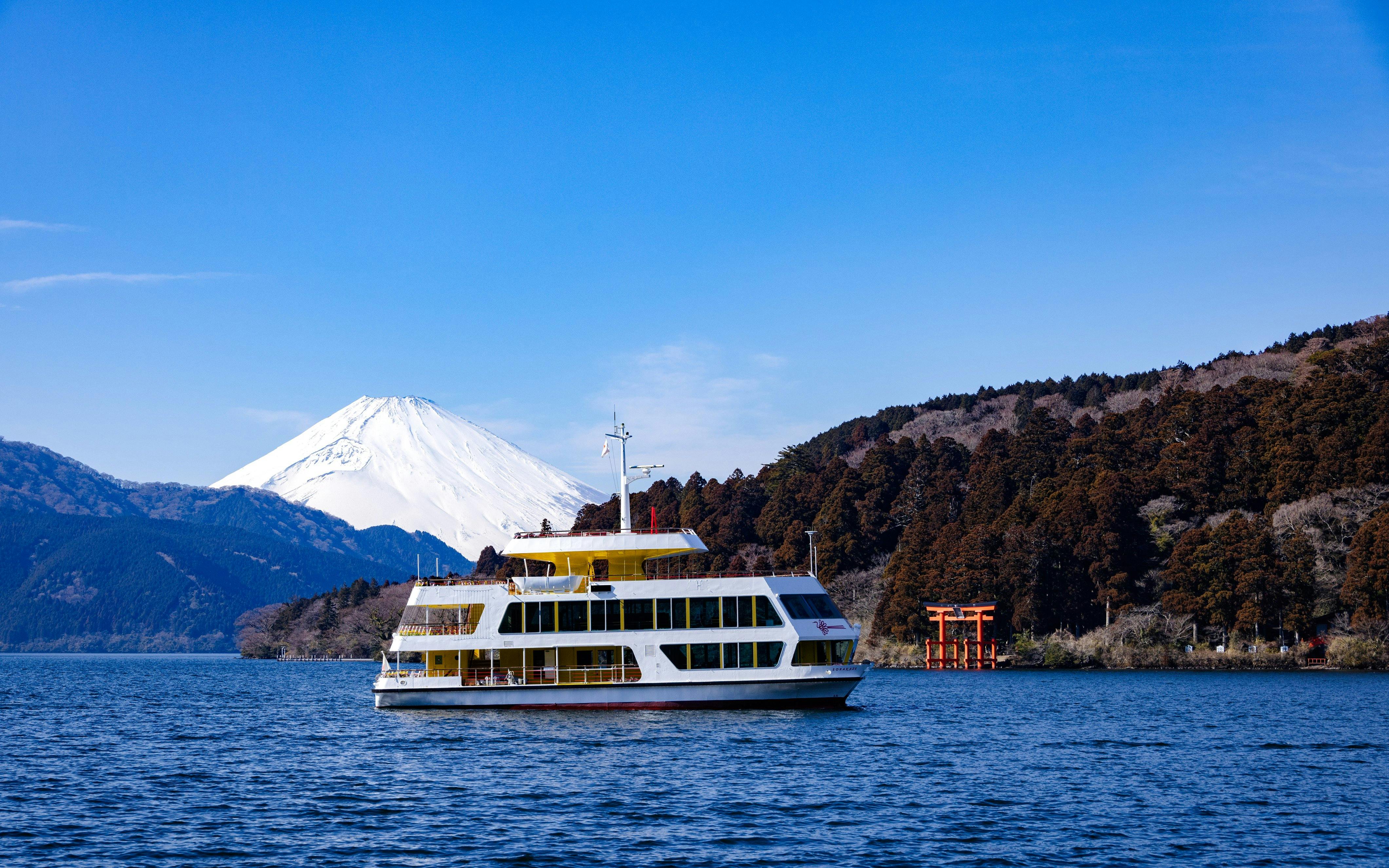Hakone Lake Ashi Sightseeing Cruise