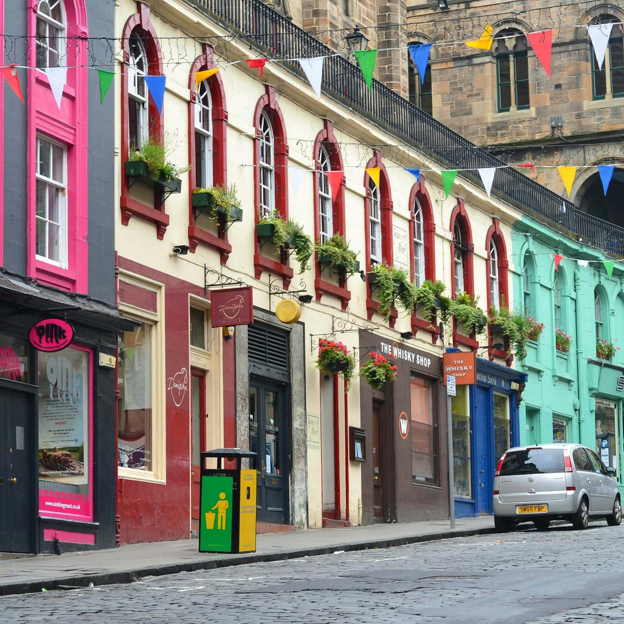 Edinburgh: Audio Guide App by TouringBee