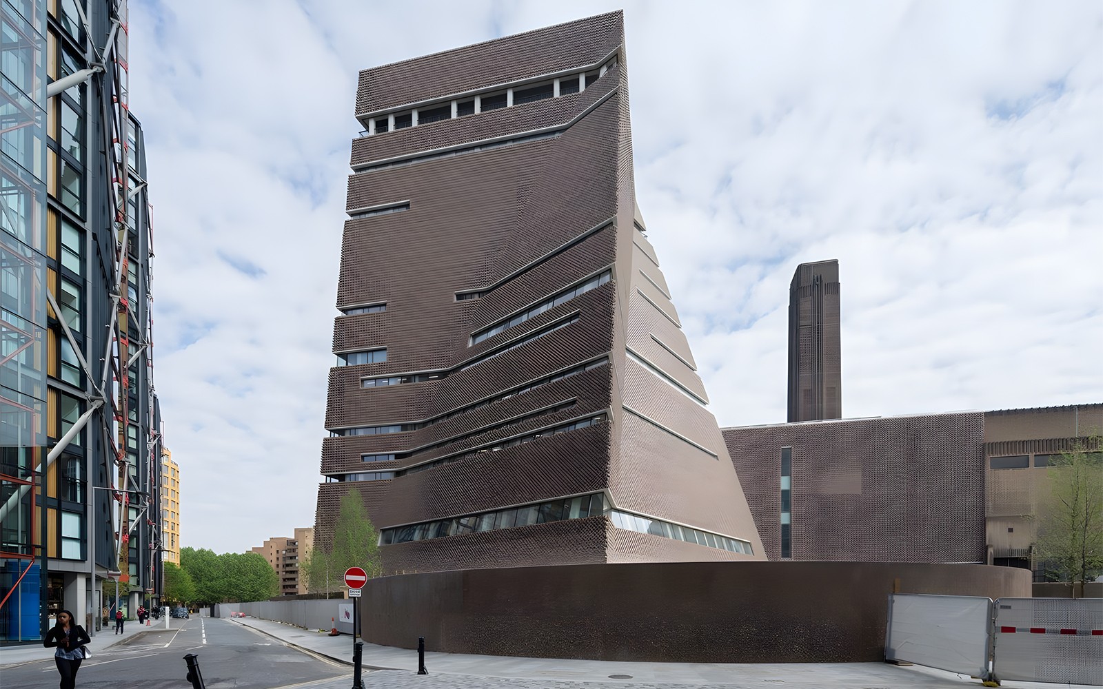 Tate Modern: Theatre Picasso Exhibition Tickets — gallery 4