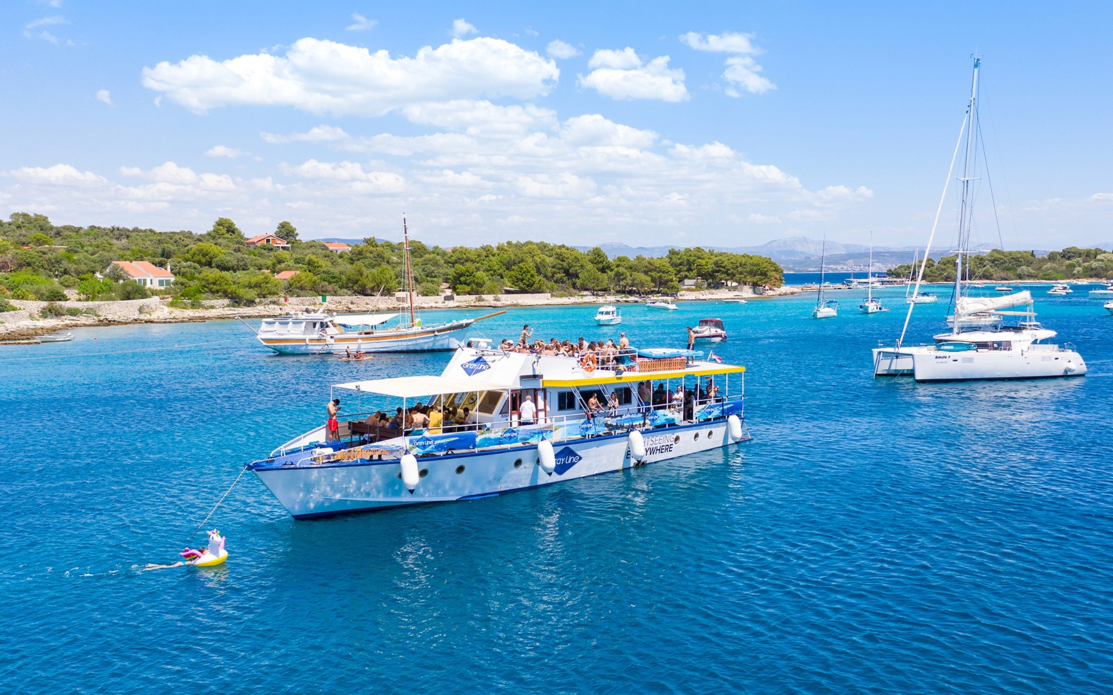 From Split: Blue Lagoon, Shipwreck & Solta Cruise with Lunch