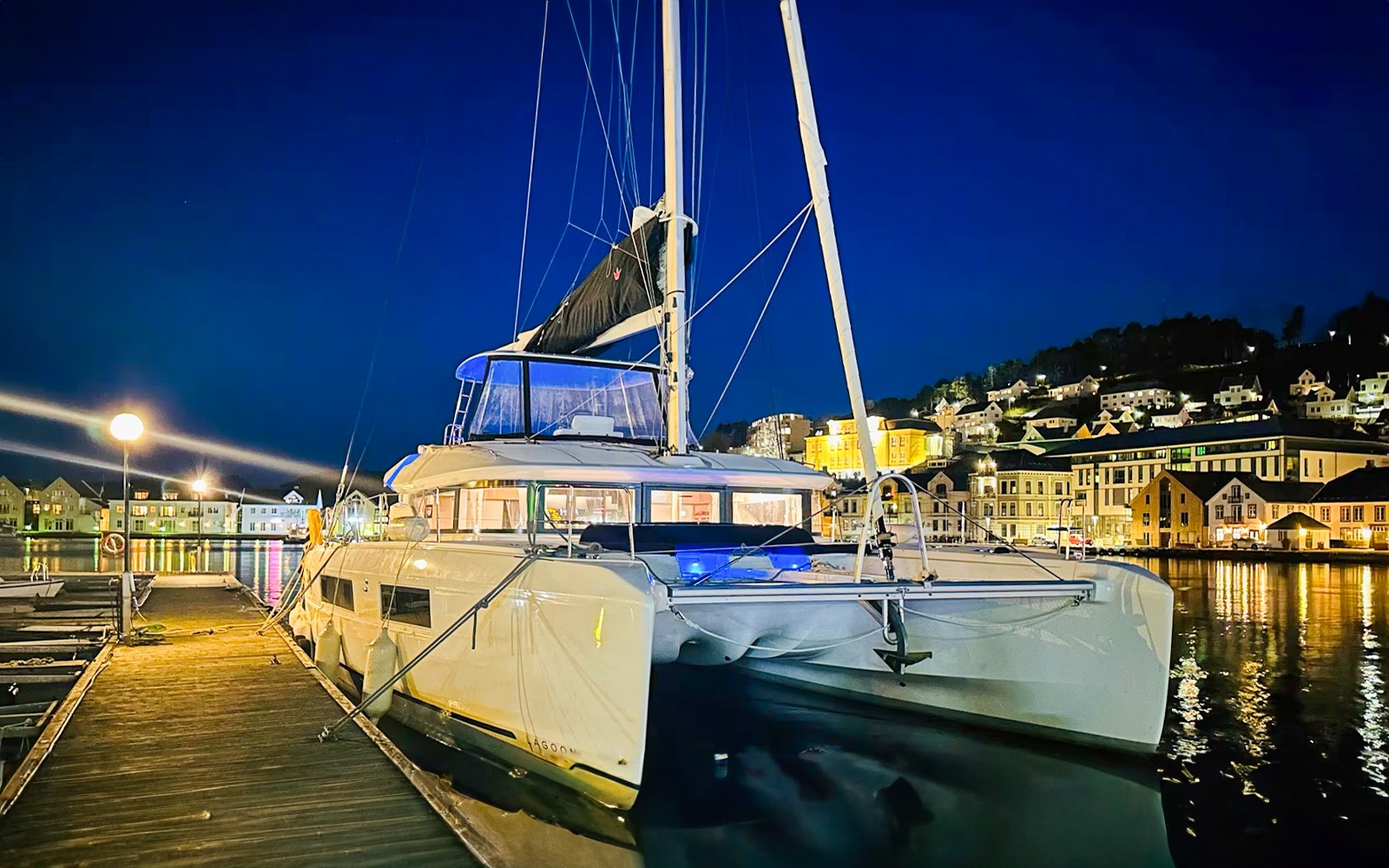 3-Hour Northern Lights Guided Tour on a Luxury Catamaran — gallery 1