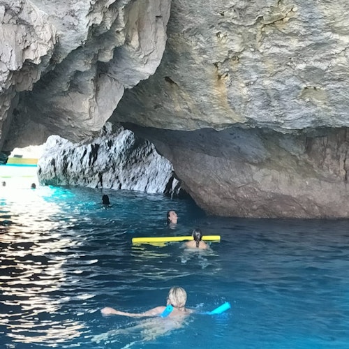 Capri: Hidden Swim Spots Private Boat Tour