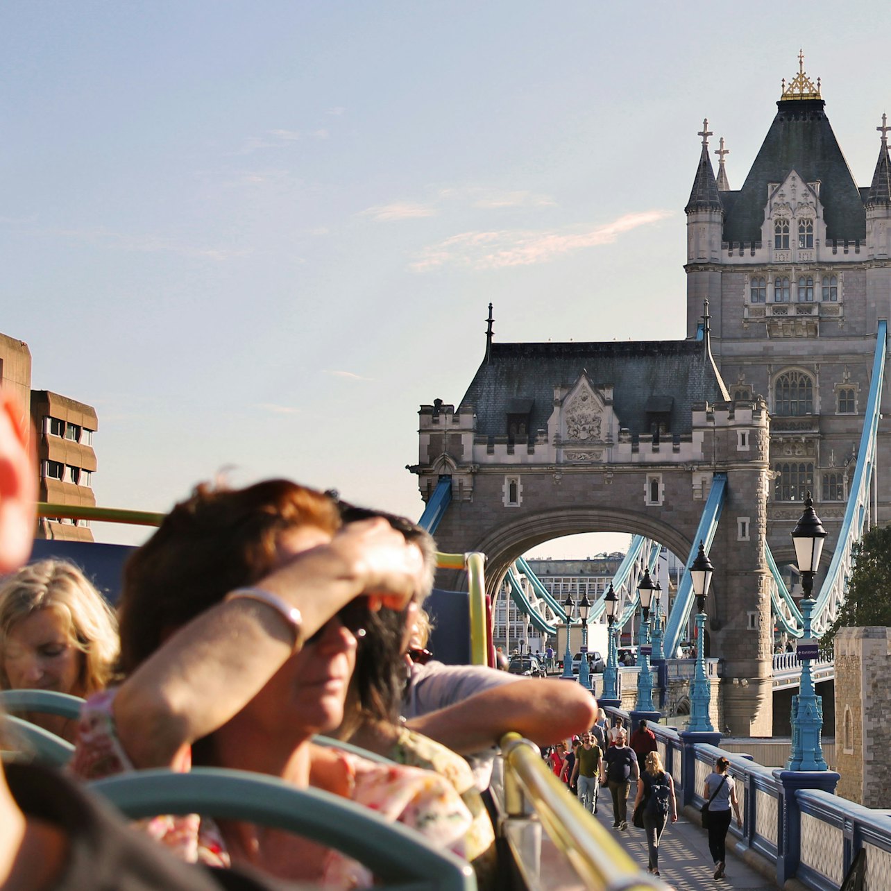 London: Tootbus Hop-on Hop-off Tour + Thames River Cruise