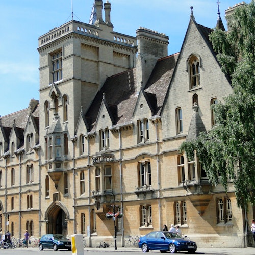 Warwick Castle, Shakespeare’s Birthplace and Oxford: Guided Tour — gallery 1