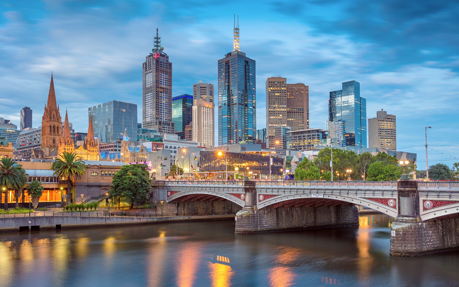 Spirit of Melbourne Dinner Cruise with Drinks on Yarra River