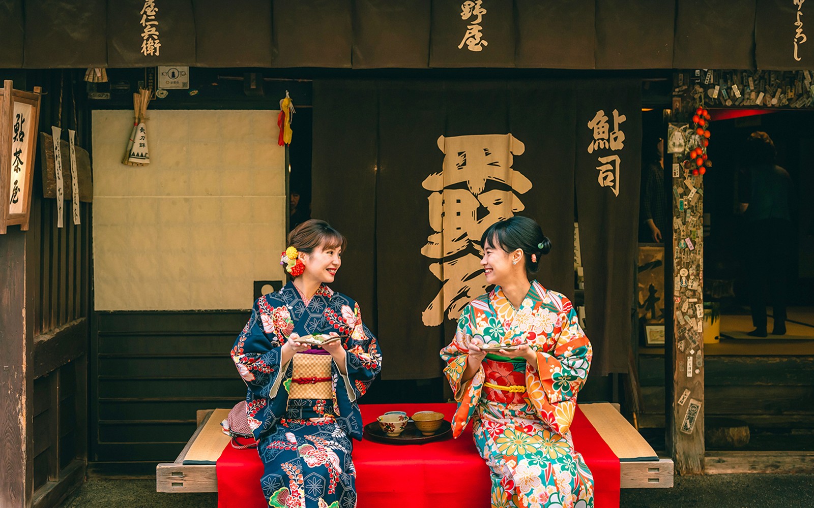 Kimono and Yukata Rental Near Kiyomizu-dera (Gion) with Optional Hair Styling and Makeup