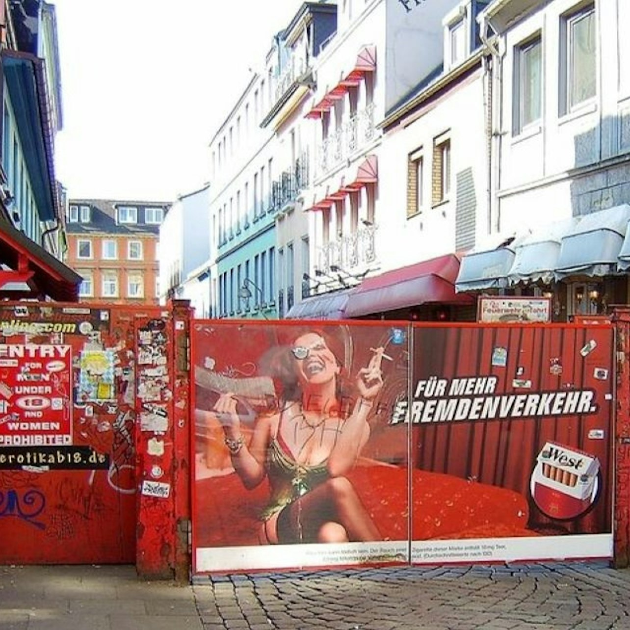 Hamburg: Reeperbahn Guided Night Walking Tour