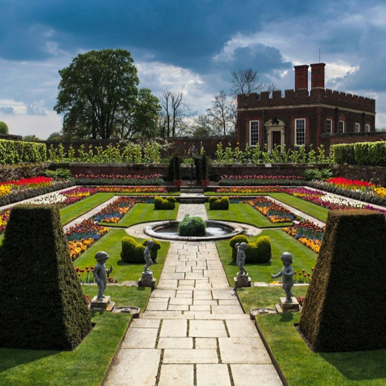 Hampton Court Palace, Gardens & Maze: Entry Ticket + Audio Guide — gallery 1
