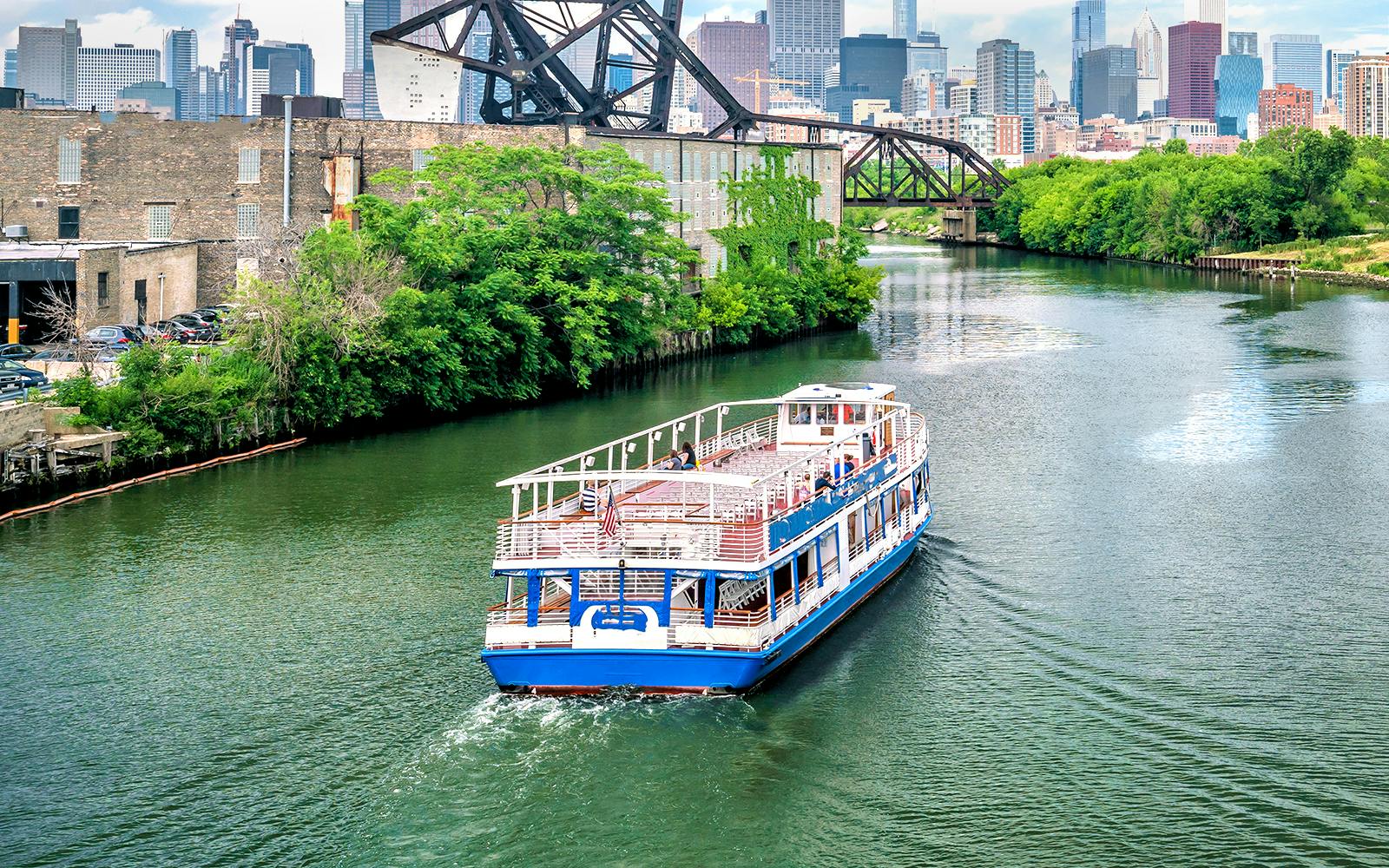 75-Minute Chicago River Architecture Cruise by Shoreline